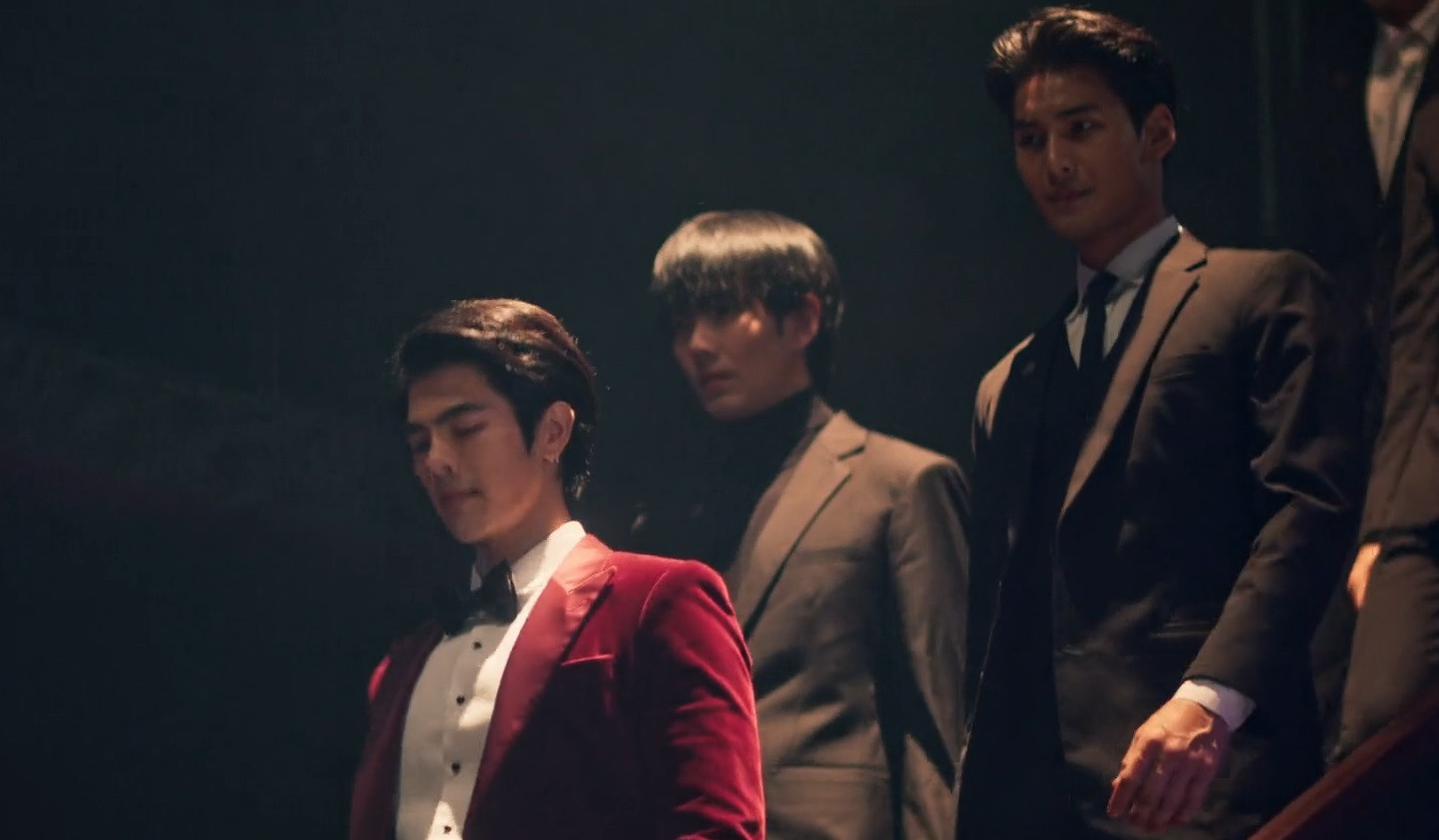 Bodyguards, Staircase Descent
