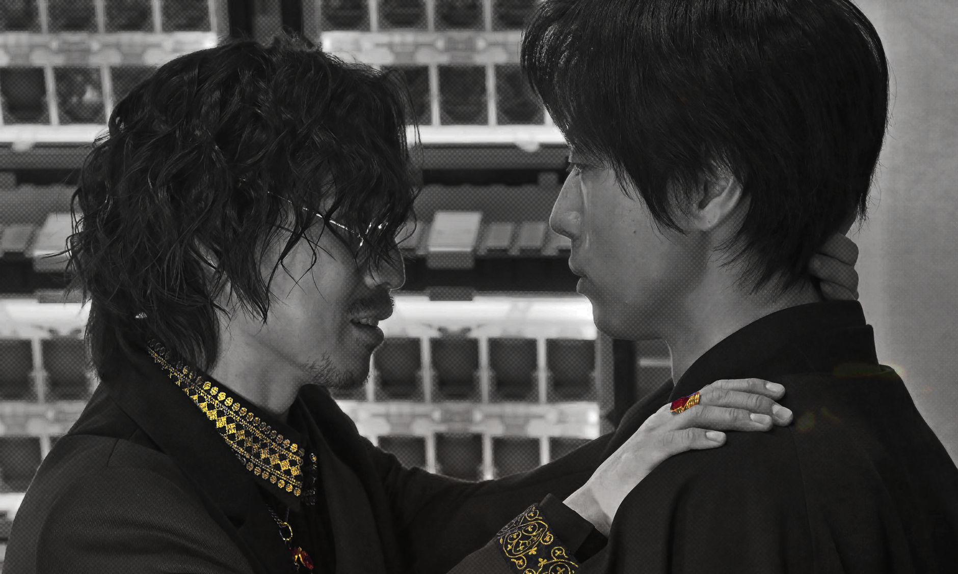 Geryon placing his hand on Minato's shoulder and neck.