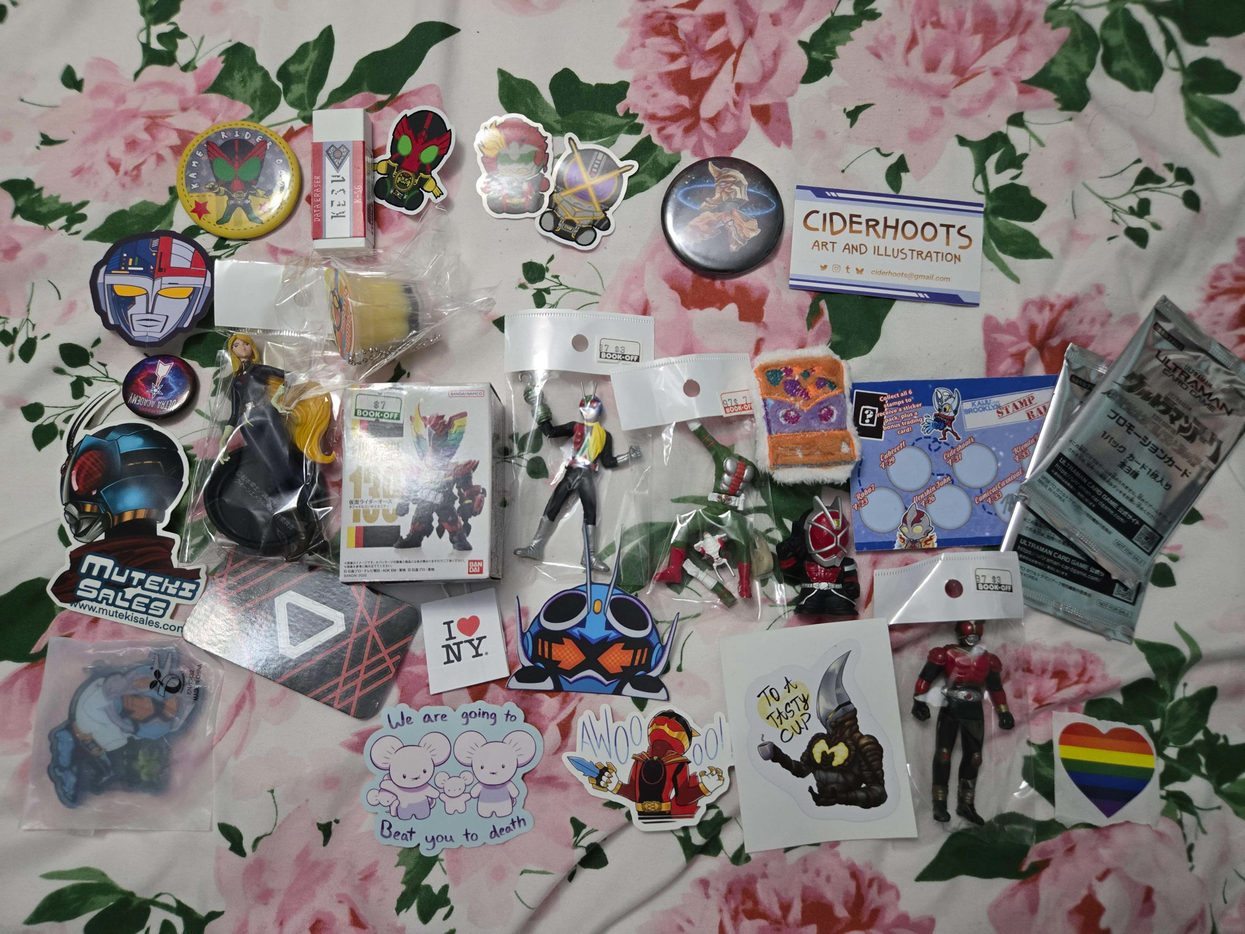 Various Tokusatsu merchandise, along with a Queen Emeraldas figure.