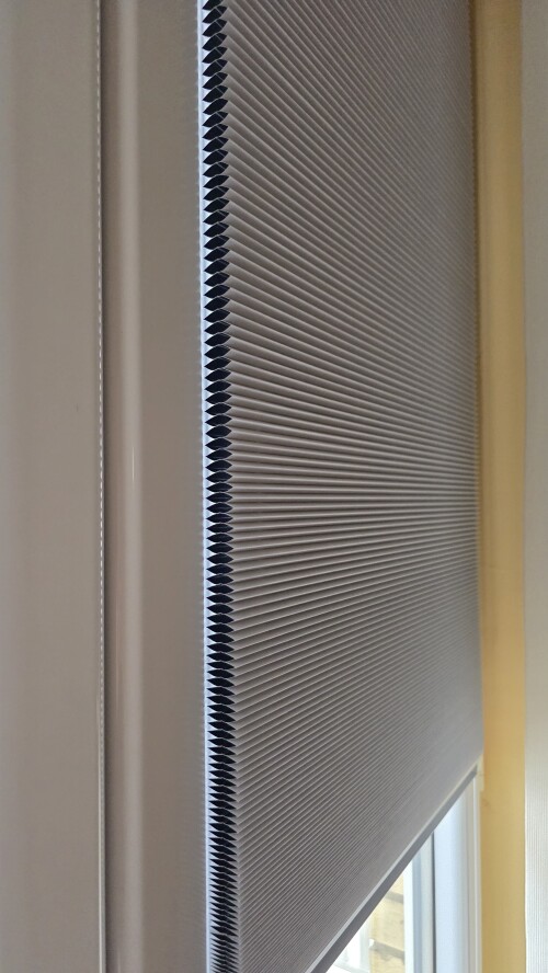 eco shade honeycomb zavese na krovnom prozoru u potkrovlju