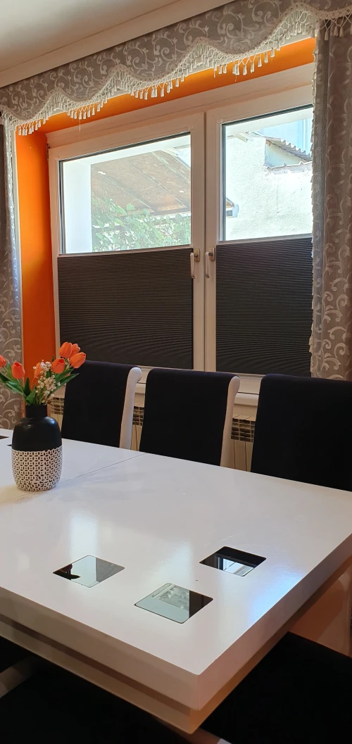 honeycomb zavese za kancelarijski prostor – ušteda energije i akustika