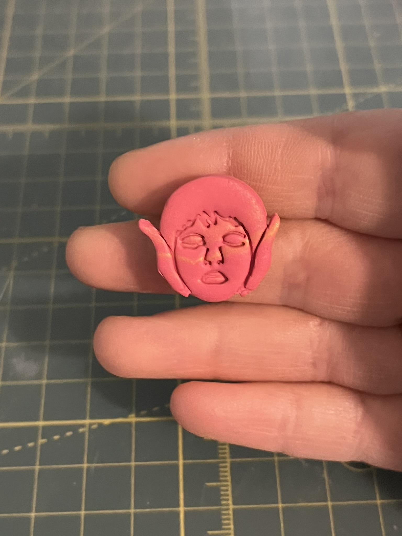 Tête de Naija broche.