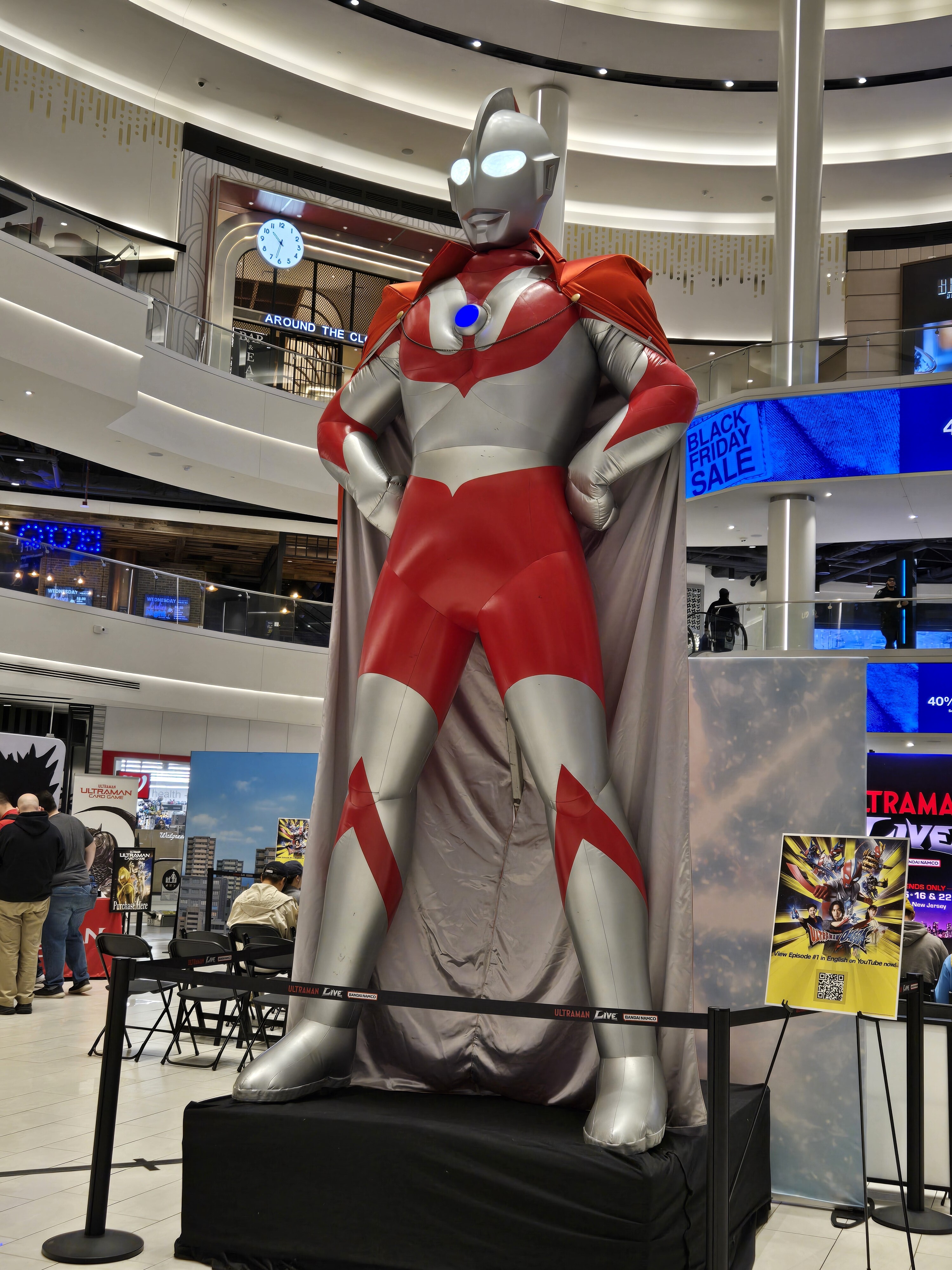 Big Ultraman Statue.
