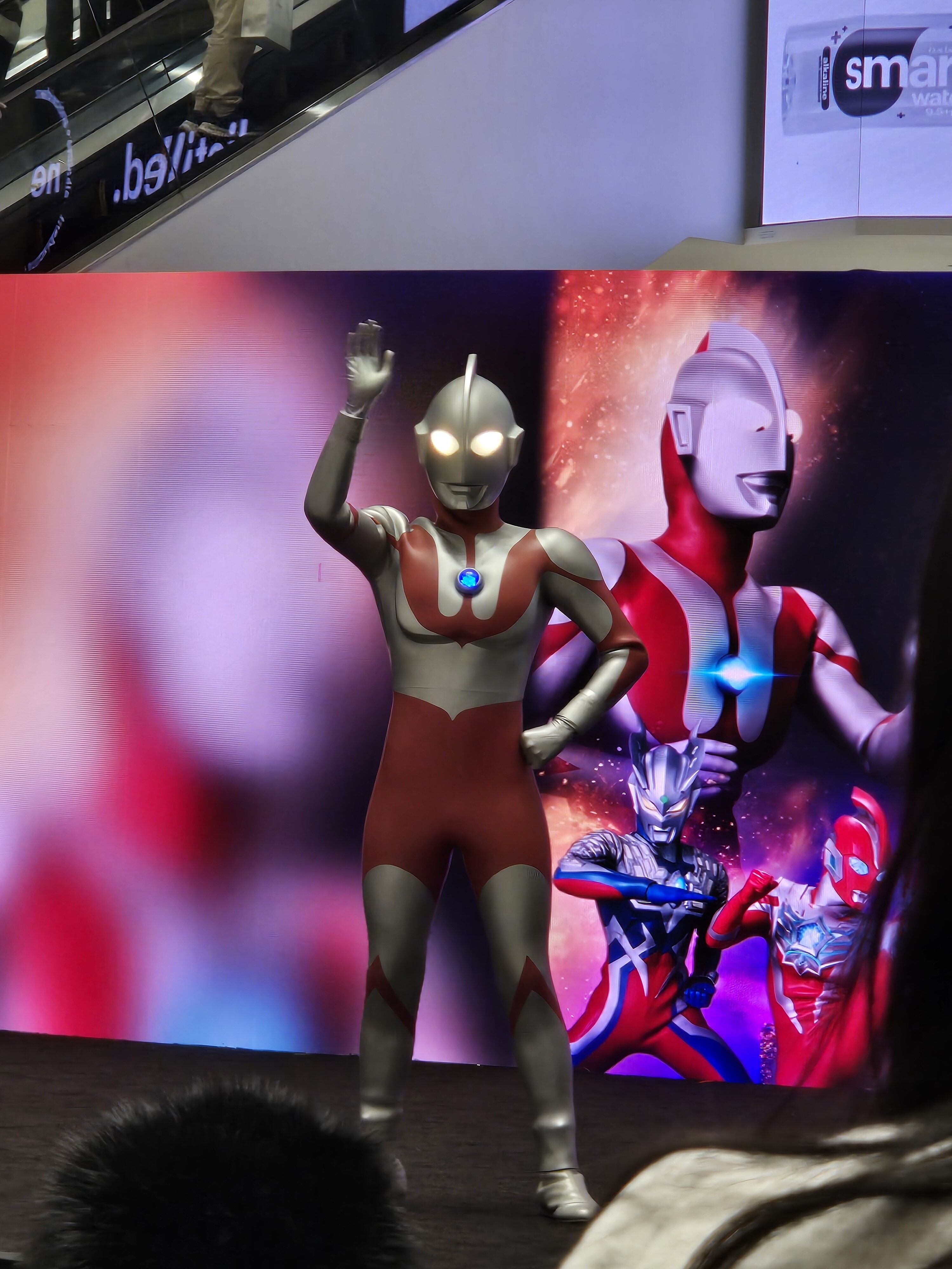 Ultraman waving to the audience.